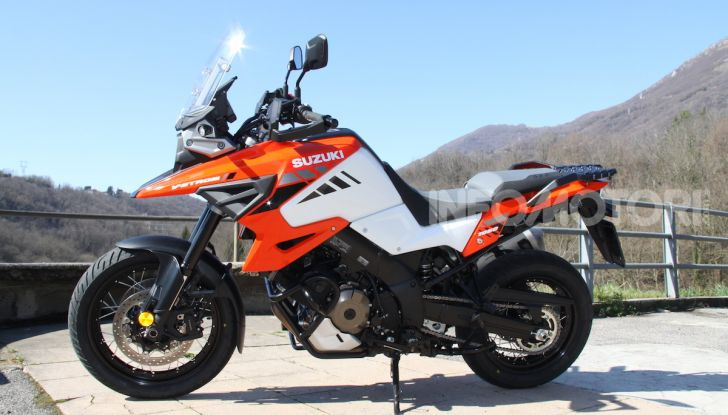 Test Ride Suzuki V-Strom 1050XT: la crossover che ama l’asfalto e non disdegna l’off-road - Foto 24 di 42