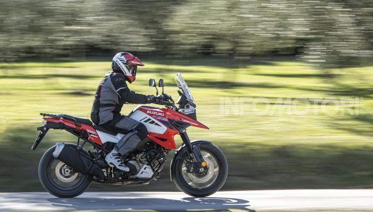 Test Ride Suzuki V-Strom 1050XT: la crossover che ama l’asfalto e non disdegna l’off-road - Foto 28 di 42