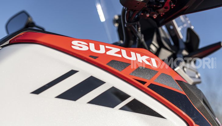 Test Ride Suzuki V-Strom 1050XT: la crossover che ama l’asfalto e non disdegna l’off-road - Foto 38 di 42