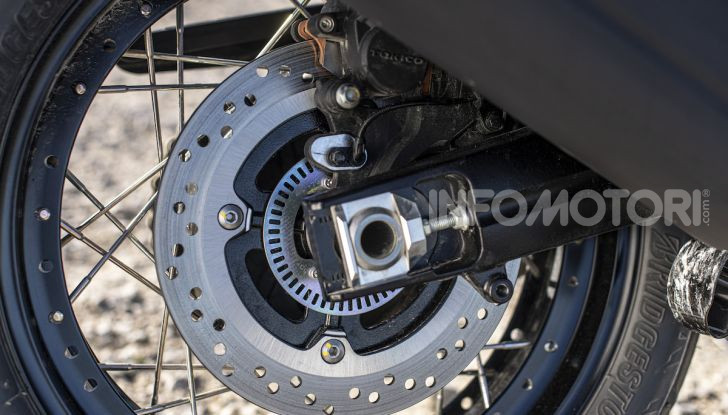 Test Ride Suzuki V-Strom 1050XT: la crossover che ama l’asfalto e non disdegna l’off-road - Foto 42 di 42