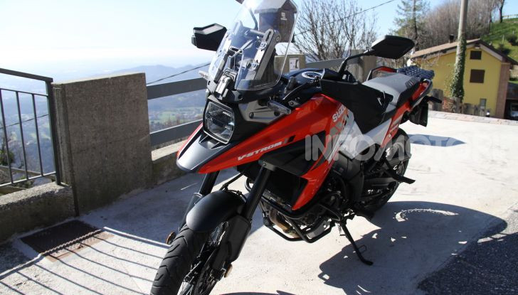 Test Ride Suzuki V-Strom 1050XT: la crossover che ama l’asfalto e non disdegna l’off-road - Foto 5 di 42