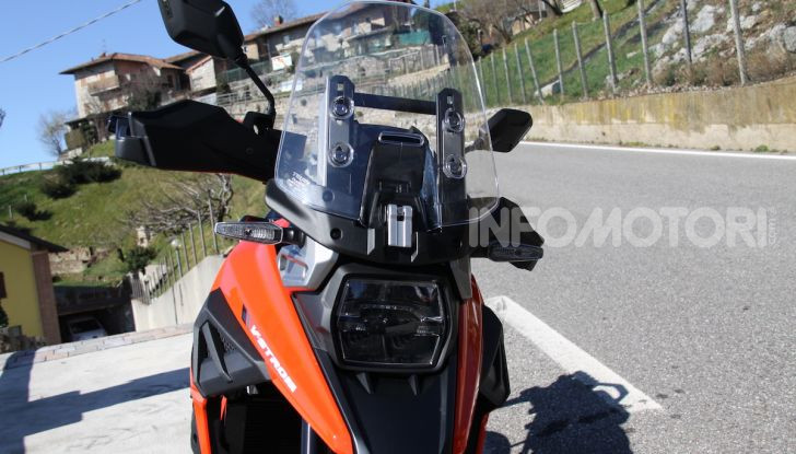 Test Ride Suzuki V-Strom 1050XT: la crossover che ama l’asfalto e non disdegna l’off-road - Foto 7 di 42