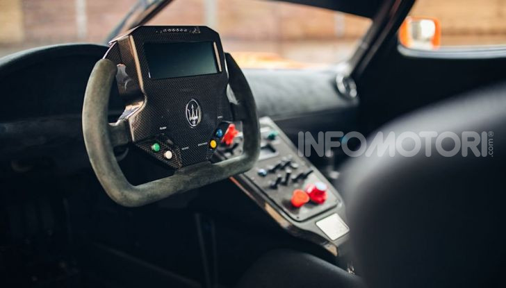 Maserati MC12 Corsa: in vendita uno dei soli 12 esemplari costruiti - Foto 9 di 18