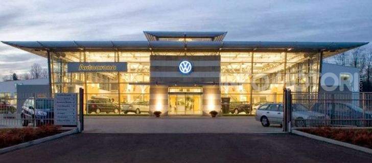 I concessionari auto vogliono riaprire - Foto 1 di 8