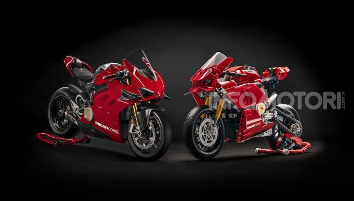 Ducati Panigale V4 R by LEGO Technic: 646 mattoncini di passione - Foto 3 di 9