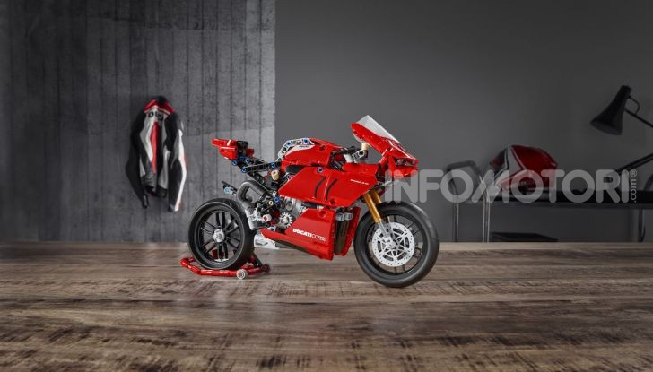 Ducati Panigale V4 R by LEGO Technic: 646 mattoncini di passione - Foto 4 di 9