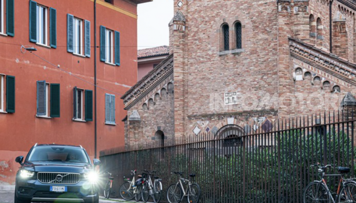 Volvo XC40 Recharge T5 Plug-in Hybrid: motori e prezzi - Foto 19 di 21