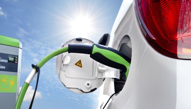 Auto elettriche spina plug-in