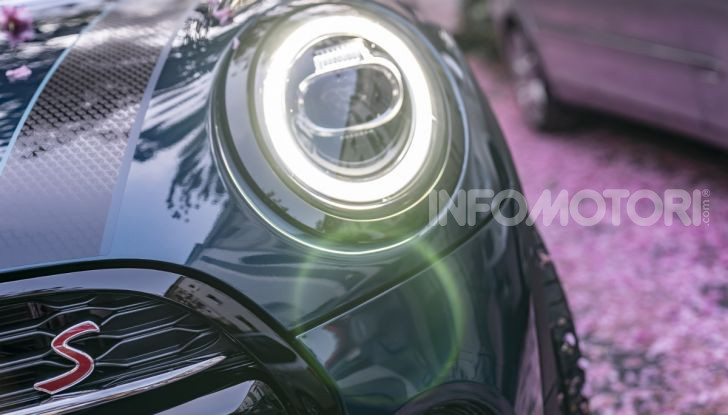 Mini Cooper Cabrio Sidewalk