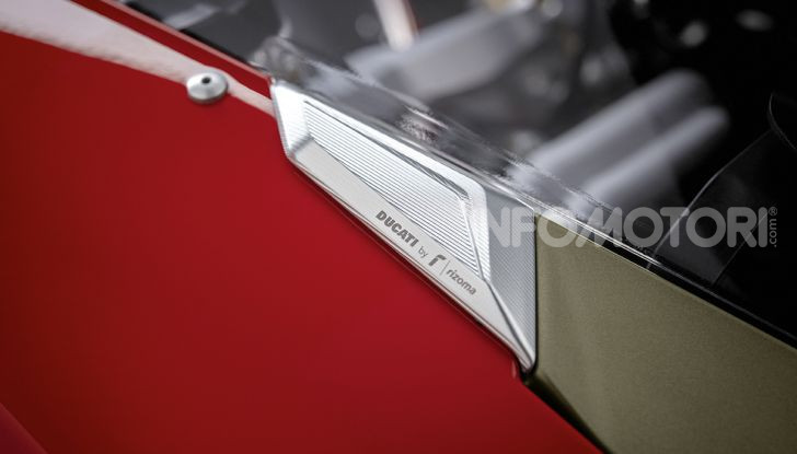 Ducati: arriva il pacchetto accessori Racing per la Panigale V4 - Foto 2 di 5