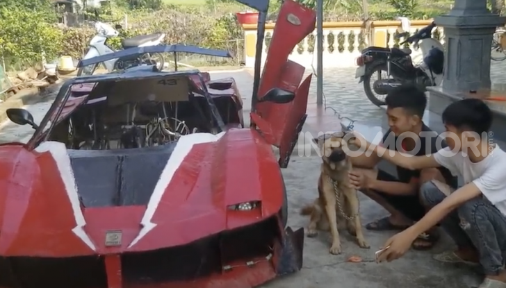 Dal Vietnam arriva la Ferrari FXX K Evo di cartone - Foto 1 di 10