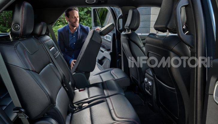 Ford Explorer Plug-In Hybrid: cuore ibrido per sette passeggeri - Foto 2 di 4