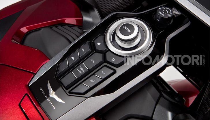 Honda GL1800 Gold Wing 2020: Android Auto affianca il sistema Apple Car Play - Foto 9 di 19