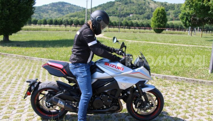 Test ride Suzuki Katana Jindachi: la naked che unisce potenza ed eleganza - Foto 10 di 40