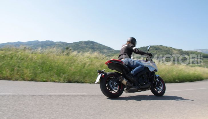 Test ride Suzuki Katana Jindachi: la naked che unisce potenza ed eleganza - Foto 23 di 40