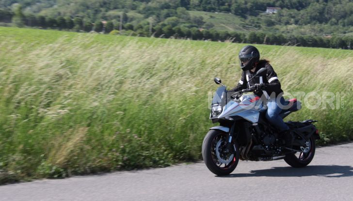 Test ride Suzuki Katana Jindachi: la naked che unisce potenza ed eleganza - Foto 26 di 40