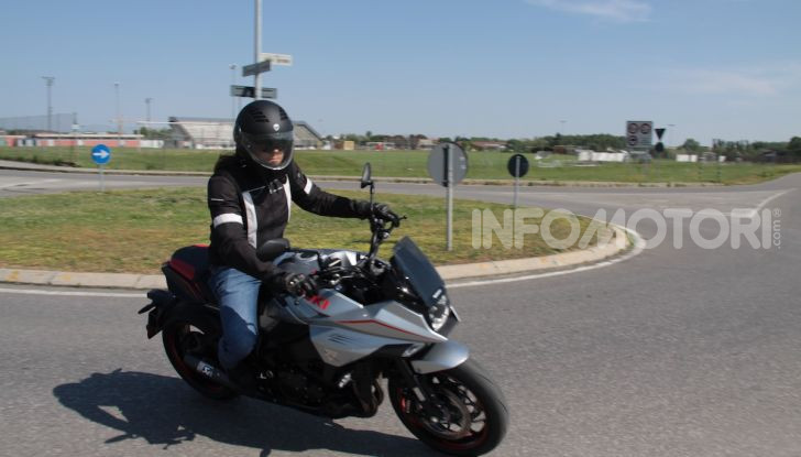 Test ride Suzuki Katana Jindachi: la naked che unisce potenza ed eleganza - Foto 32 di 40