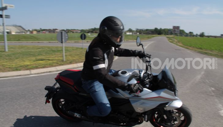 Test ride Suzuki Katana Jindachi: la naked che unisce potenza ed eleganza - Foto 33 di 40