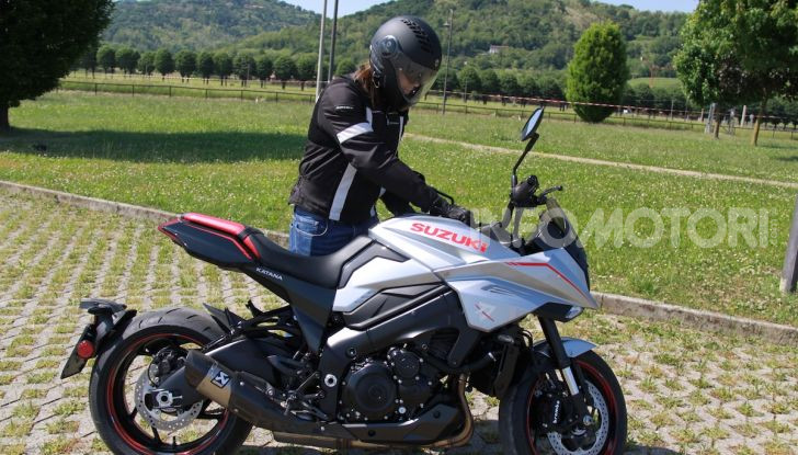Test ride Suzuki Katana Jindachi: la naked che unisce potenza ed eleganza - Foto 8 di 40