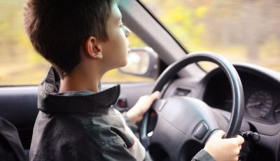 Stati Uniti, bimbo di 5 anni alla guida di un’auto: “Volevo una Lamborghini”