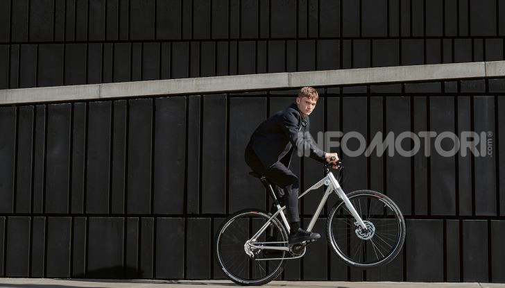BMW e Mini firmano una nuova linea di monopattini, bici ed e-bike - Foto 16 di 21