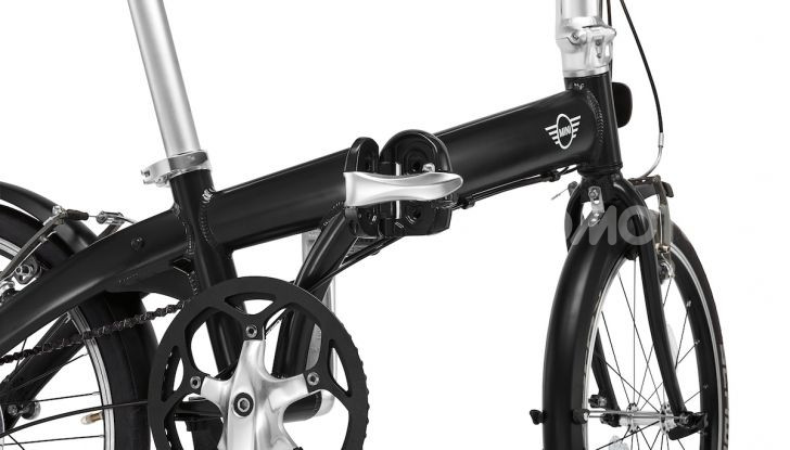 BMW e Mini firmano una nuova linea di monopattini, bici ed e-bike - Foto 5 di 21