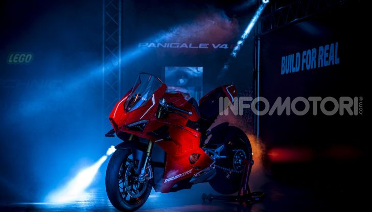 LEGO Technic: ecco la Ducati Panigale V4 R in mattoncini  in scala 1-1 - Foto 2 di 9