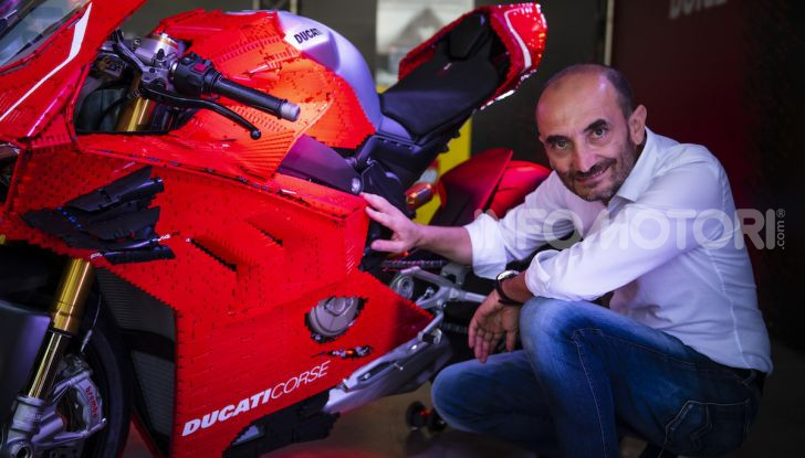 LEGO Technic: ecco la Ducati Panigale V4 R in mattoncini  in scala 1-1 - Foto 3 di 9