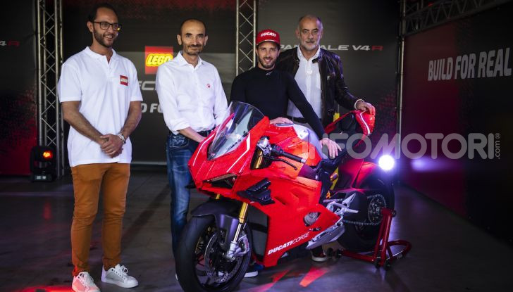 LEGO Technic: ecco la Ducati Panigale V4 R in mattoncini  in scala 1-1 - Foto 4 di 9