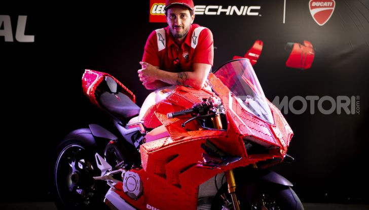 LEGO Technic: ecco la Ducati Panigale V4 R in mattoncini  in scala 1-1 - Foto 5 di 9