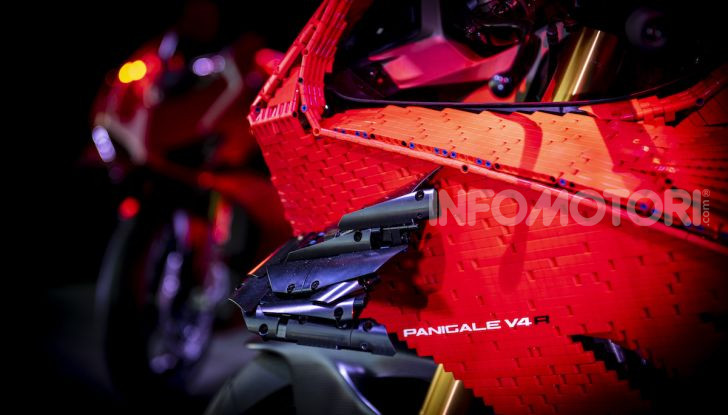 LEGO Technic: ecco la Ducati Panigale V4 R in mattoncini  in scala 1-1 - Foto 6 di 9