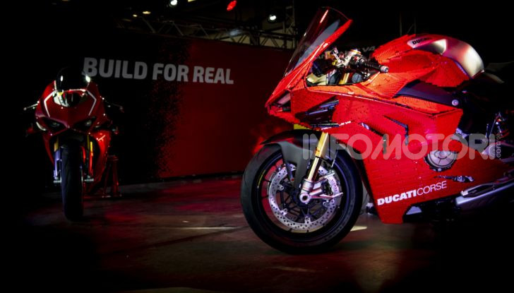 LEGO Technic: ecco la Ducati Panigale V4 R in mattoncini  in scala 1-1 - Foto 8 di 9