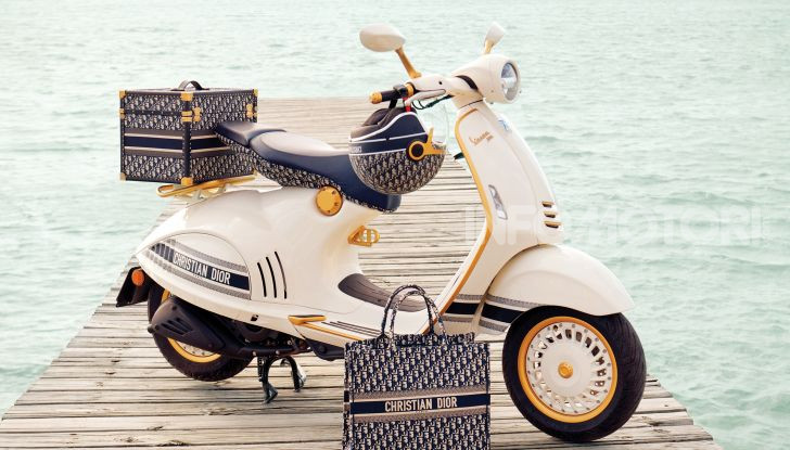 Vespa 946 Christian Dior: lo scooter tailor made che unisce Italia e Francia - Foto 2 di 5