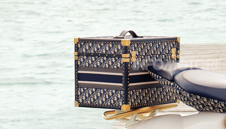 Vespa 946 Christian Dior: lo scooter tailor made che unisce Italia e Francia - Foto 3 di 5