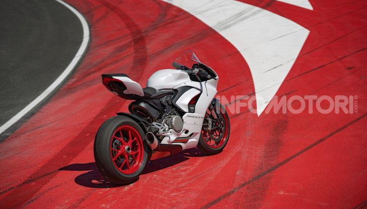 La Ducati Panigale V2 con nuova livrea White Rosso - Foto 9 di 9