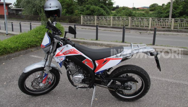 Prova Vent Scrambler 125: la piccola offroad adatta anche nel traffico - Foto 1 di 32