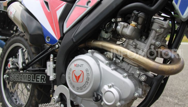 Prova Vent Scrambler 125: la piccola offroad adatta anche nel traffico - Foto 11 di 32