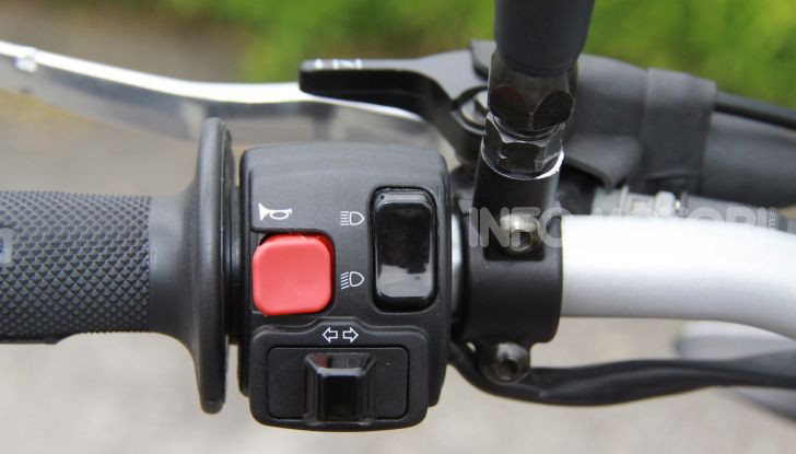 Prova Vent Scrambler 125: la piccola offroad adatta anche nel traffico - Foto 13 di 32