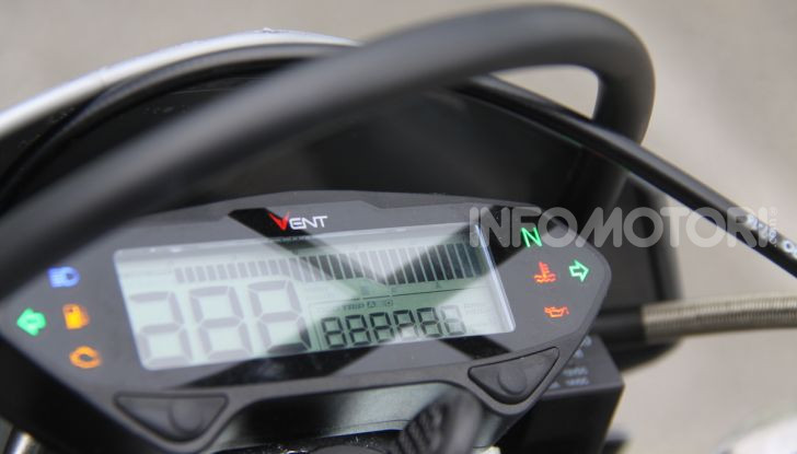 Prova Vent Scrambler 125: la piccola offroad adatta anche nel traffico - Foto 17 di 32