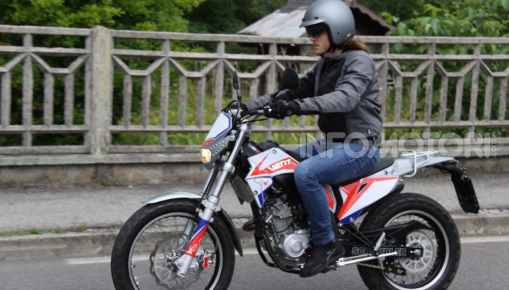 Prova Vent Scrambler 125: la piccola offroad adatta anche nel traffico - Foto 19 di 32