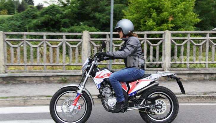 Prova Vent Scrambler 125: la piccola offroad adatta anche nel traffico - Foto 20 di 32