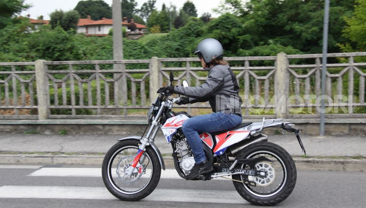 Prova Vent Scrambler 125: la piccola offroad adatta anche nel traffico - Foto 21 di 32