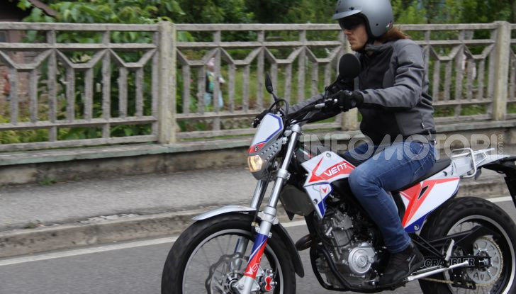 Prova Vent Scrambler 125: la piccola offroad adatta anche nel traffico - Foto 22 di 32
