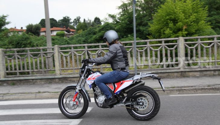 Prova Vent Scrambler 125: la piccola offroad adatta anche nel traffico - Foto 23 di 32