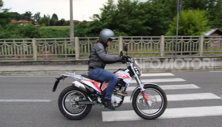 Prova Vent Scrambler 125: la piccola offroad adatta anche nel traffico - Foto 24 di 32