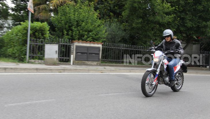 Prova Vent Scrambler 125: la piccola offroad adatta anche nel traffico - Foto 26 di 32
