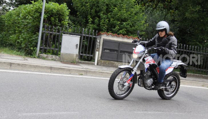 Prova Vent Scrambler 125: la piccola offroad adatta anche nel traffico - Foto 27 di 32