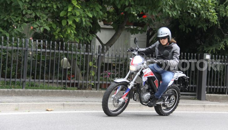 Prova Vent Scrambler 125: la piccola offroad adatta anche nel traffico - Foto 28 di 32
