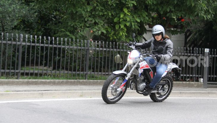 Prova Vent Scrambler 125: la piccola offroad adatta anche nel traffico - Foto 29 di 32