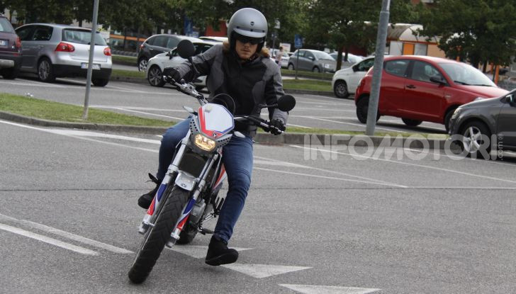 Prova Vent Scrambler 125: la piccola offroad adatta anche nel traffico - Foto 32 di 32